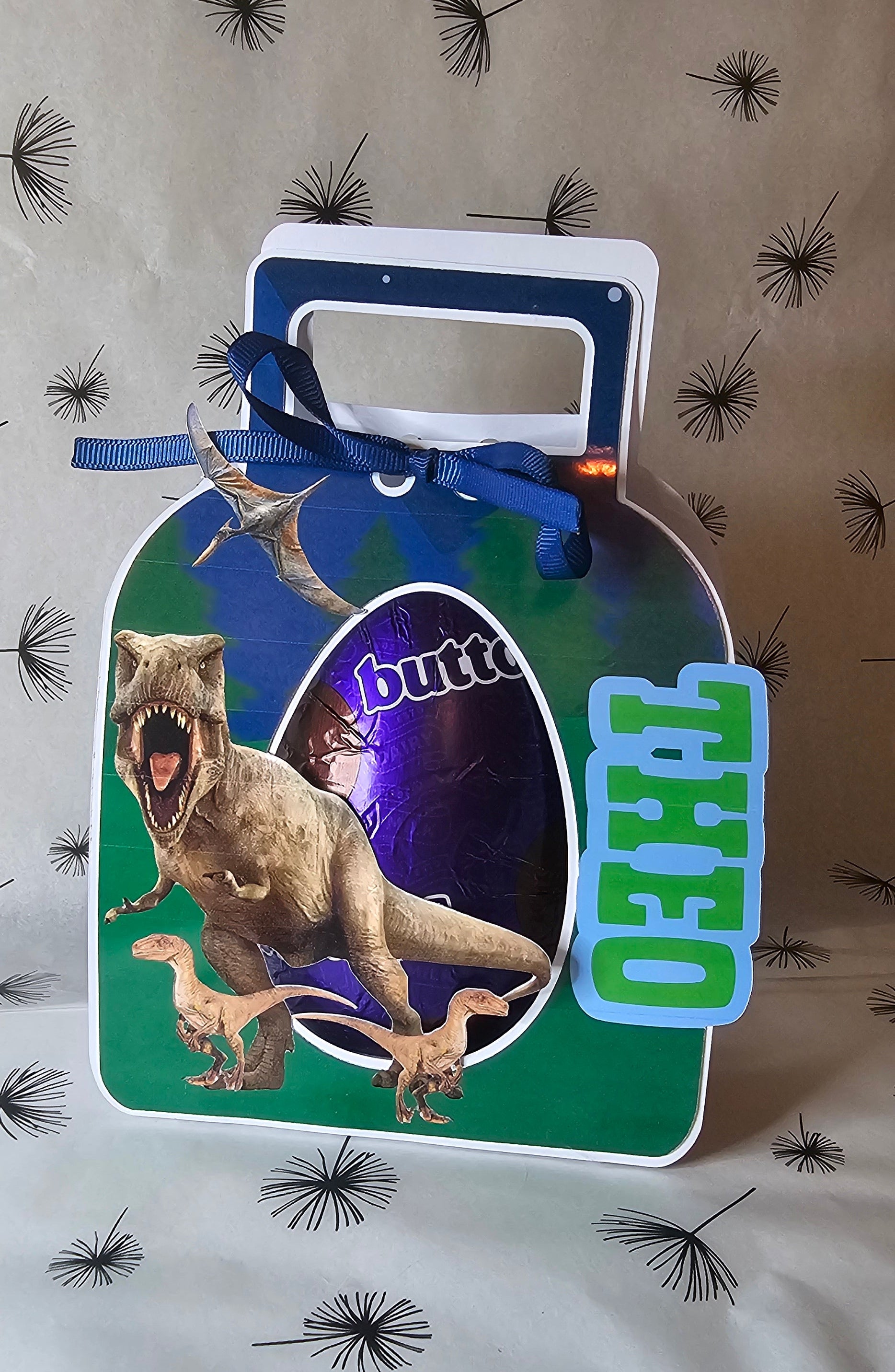 Realistic dino egg holder