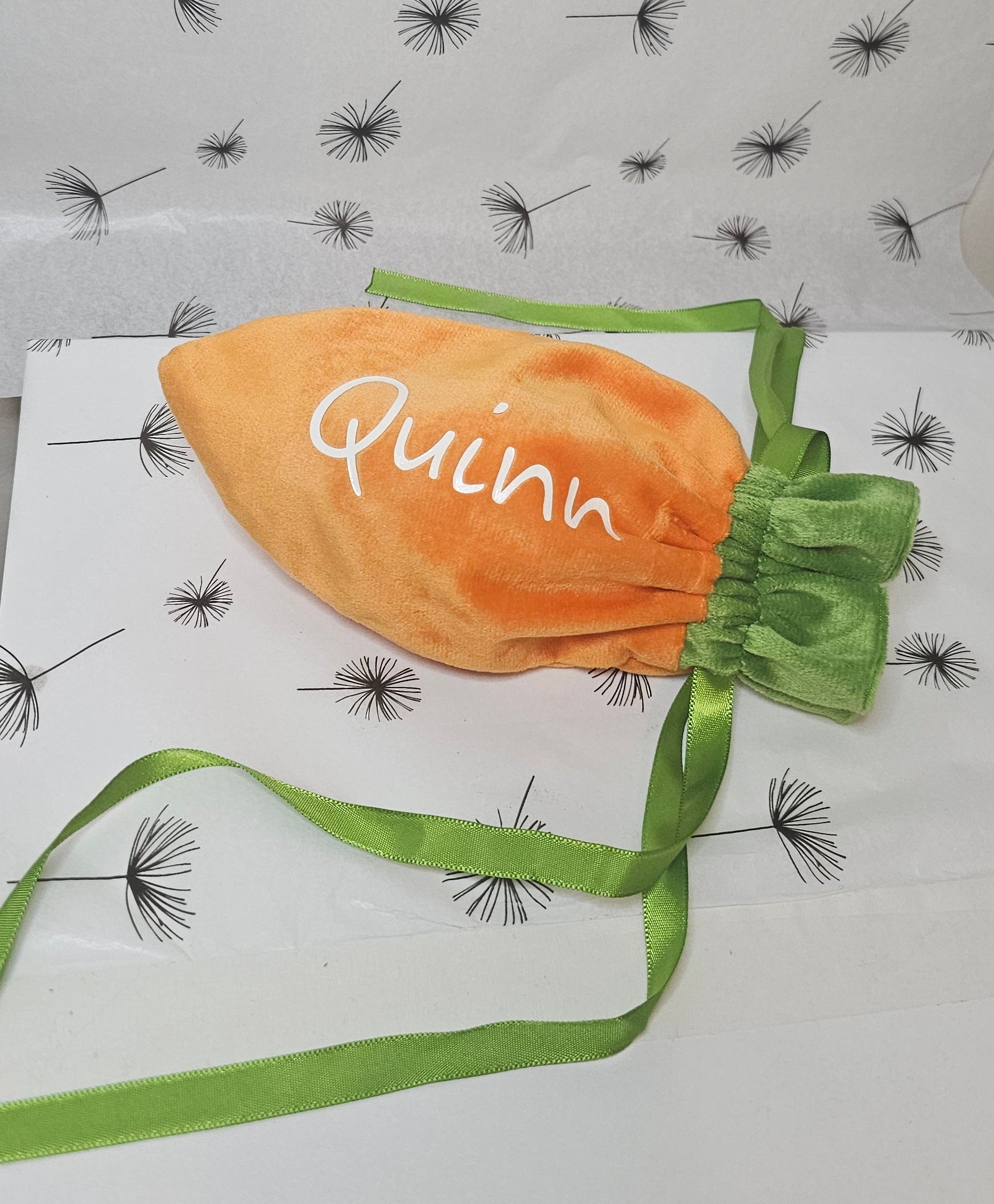 Fillable carrot pouch